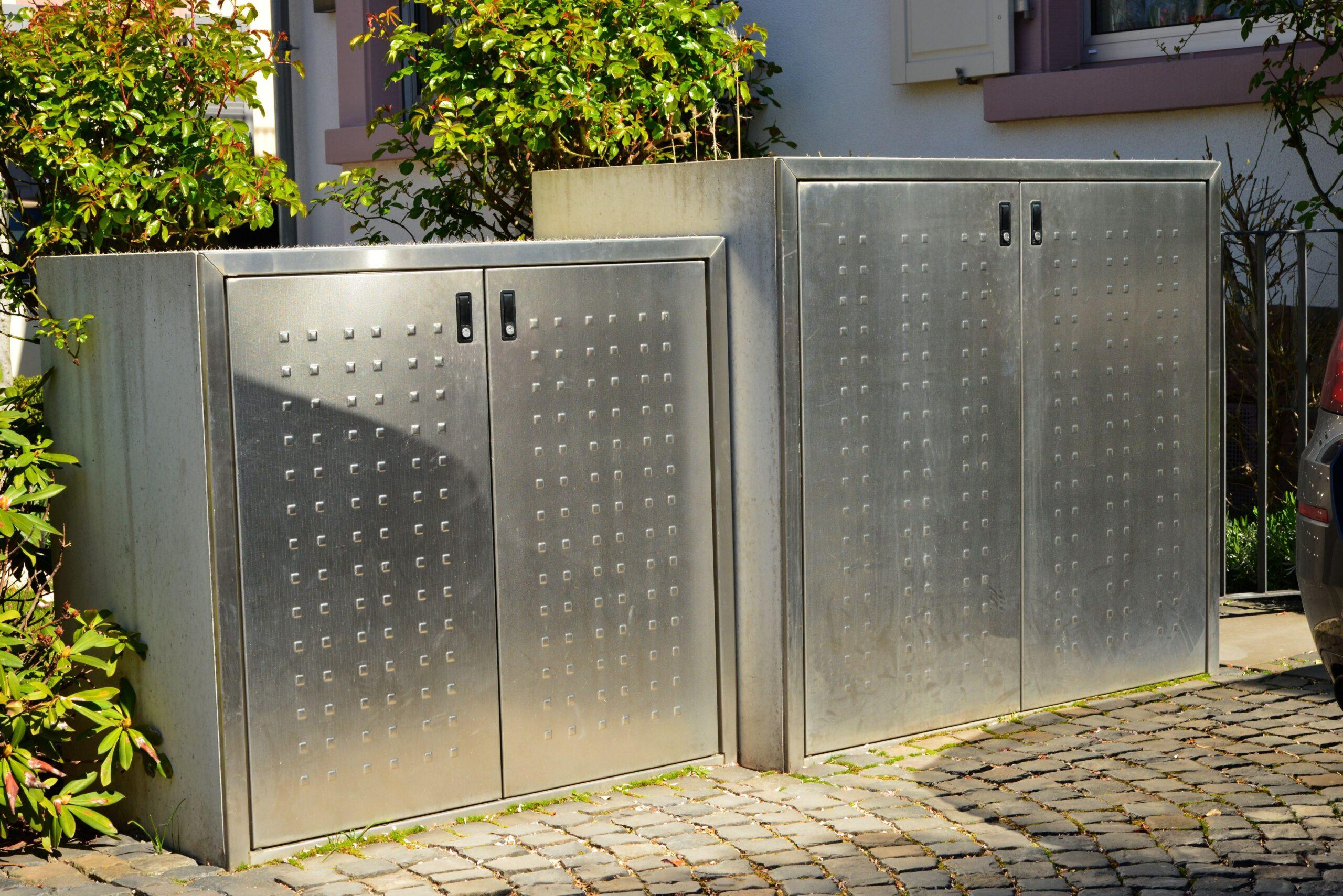 Robuste Mülltonnenverkleidung aus Edelstahl