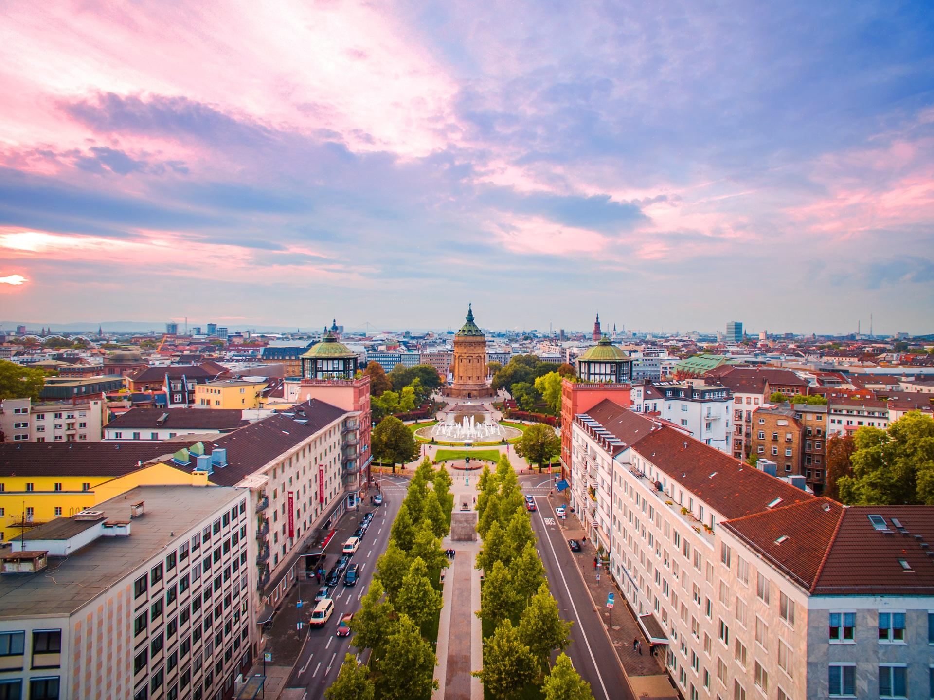 Blick auf Mannheims Zentrum bei Sonnenuntergang | Escort Service Mannheim