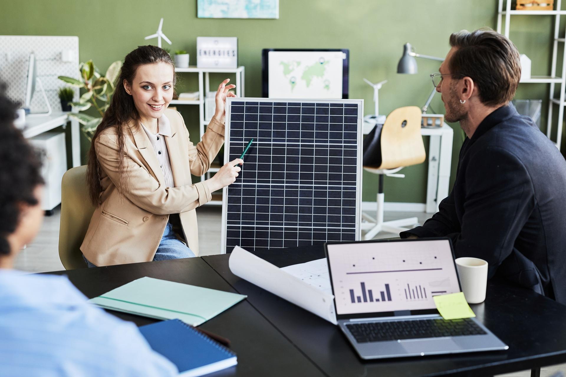 Technikberatung im Teammeeting | Solar Großhandel 